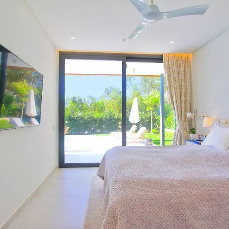 2223 Modern Design Pool Estepona
