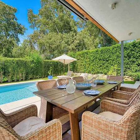 2223 Modern Design Pool Villa Estepona
